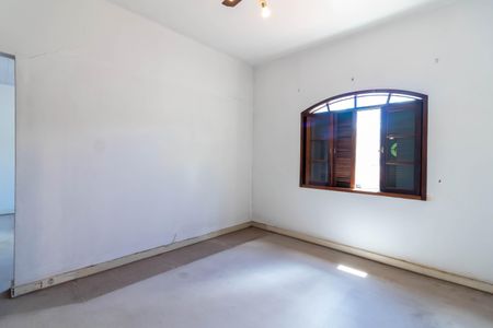 Casa à venda com 200m², 4 quartos e 2 vagasSuíte