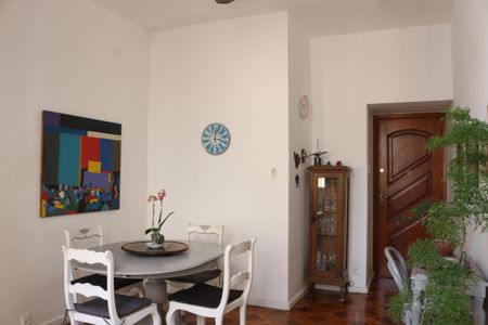 Apartamento para alugar com 81m², 2 quartos e sem vagaSala