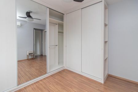 Quarto 2 de apartamento para alugar com 2 quartos, 66m² em Rio Branco, Porto Alegre