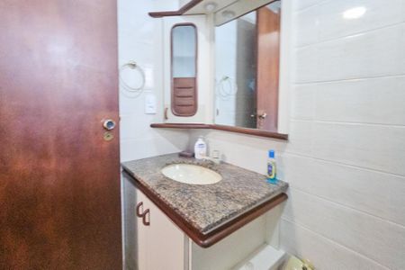 Apartamento para alugar com 125m², 2 quartos e 2 vagas Apartamento para alugar com 125m², 2 quartos e 2 vagasBanheiro da suíte
