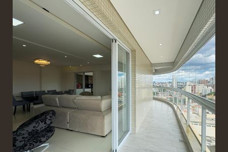 Apartamento para alugar com 360m², 4 quartos e 4 vagas Apartamento para alugar com 360m², 4 quartos e 4 vagasFoto 09
