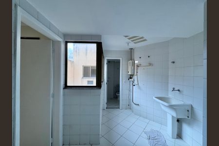 Apartamento para alugar com 180m², 3 quartos e 2 vagas Apartamento para alugar com 180m², 3 quartos e 2 vagasCozinha e Área de Serviço