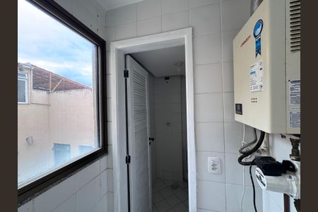 Apartamento para alugar com 180m², 3 quartos e 2 vagas Apartamento para alugar com 180m², 3 quartos e 2 vagasCozinha e Área de Serviço