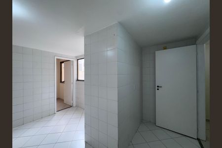 Apartamento para alugar com 180m², 3 quartos e 2 vagas Apartamento para alugar com 180m², 3 quartos e 2 vagasCozinha e Área de Serviço