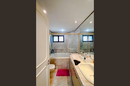 Apartamento à venda com 159m², 3 quartos e 2 vagasBanheiro da Suíte