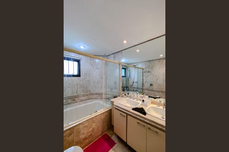 Apartamento à venda com 159m², 3 quartos e 2 vagasBanheiro da Suíte