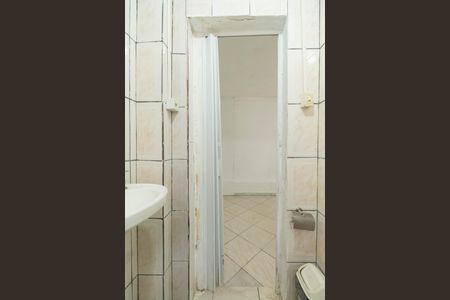 Banheiro de casa de condomínio para alugar com 1 quarto, 35m² em Liberdade, São Paulo