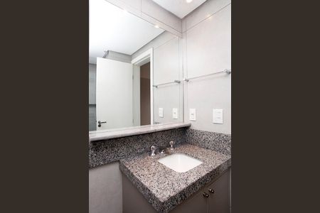 Banheiro de kitnet/studio à venda com 1 quarto, 30m² em Centro Histórico, Porto Alegre