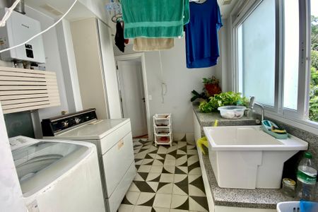 Apartamento para alugar com 227m², 3 quartos e 1 vagaÁrea de Serviço