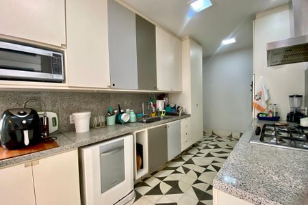 Apartamento para alugar com 227m², 3 quartos e 1 vagaCozinha 