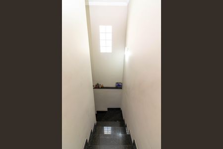 Casa à venda com 103m², 3 quartos e 2 vagasEscada