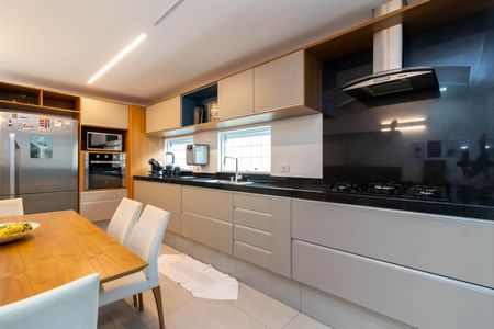 Casa à venda com 103m², 3 quartos e 2 vagasCozinha