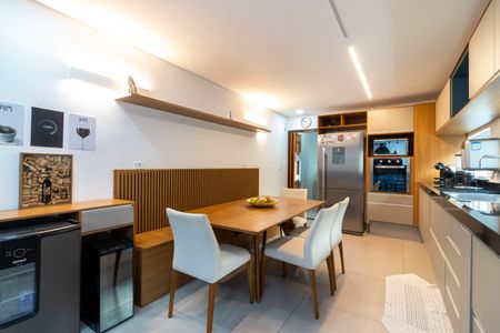 Casa à venda com 103m², 3 quartos e 2 vagasCozinha