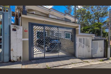 Casa à venda com 103m², 3 quartos e 2 vagasFachada