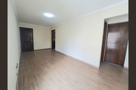 Sala de apartamento para alugar com 3 quartos, 70m² em Iapi, Osasco