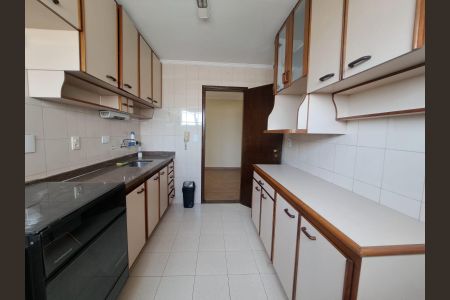 Cozinha de apartamento para alugar com 3 quartos, 70m² em Iapi, Osasco
