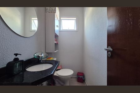 Casa de condomínio à venda com 130m², 2 quartos e 2 vagasLavabo