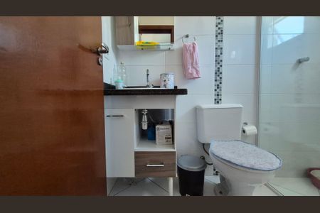 Casa de condomínio à venda com 130m², 2 quartos e 2 vagasBanheiro da suíte