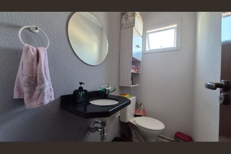 Casa de condomínio à venda com 130m², 2 quartos e 2 vagasLavabo