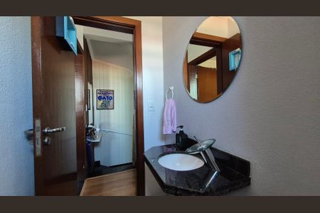 Casa de condomínio à venda com 130m², 2 quartos e 2 vagasLavabo