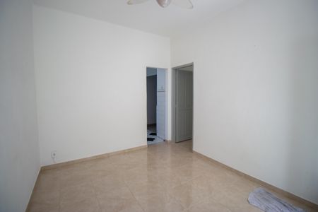 Sala de casa para alugar com 1 quarto, 50m² em Ramos, Rio de Janeiro