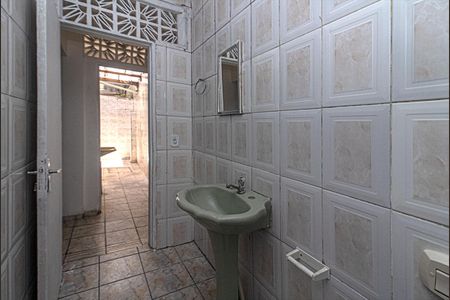 Casa para alugar com 70m², 2 quartos e sem vagabanheiro na área de serviço_3