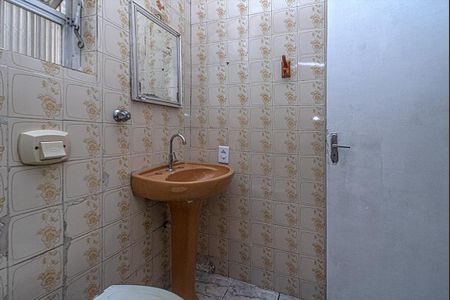 banheiro social_2 de casa para alugar com 2 quartos, 70m² em Parque Bristol, São Paulo