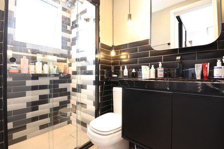 Apartamento à venda com 80m², 2 quartos e 2 vagasBanheiro da Suíte 1