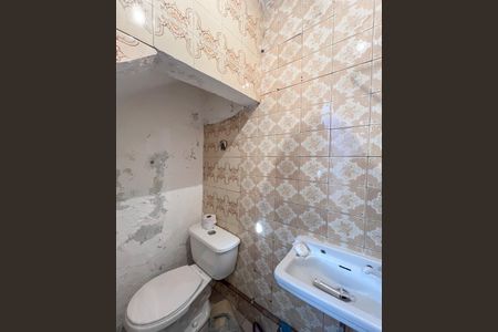 Casa à venda com 140m², 3 quartos e 1 vagaBanheiro 2