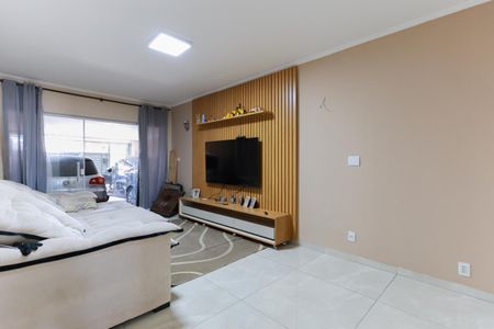 Casa à venda com 240m², 3 quartos e 2 vagasSala