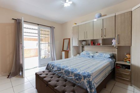 Casa à venda com 240m², 3 quartos e 2 vagasSuíte