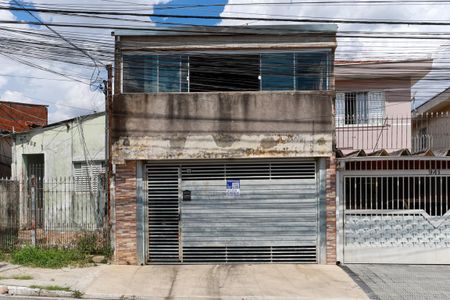 Casa à venda com 240m², 3 quartos e 2 vagasFachada + plaquinha