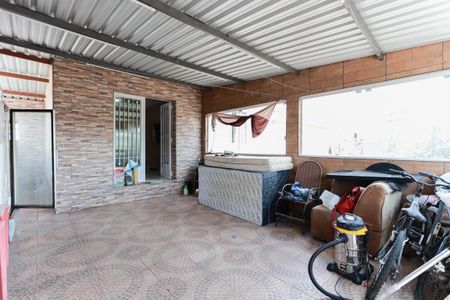 Casa à venda com 240m², 3 quartos e 2 vagasVaranda da suíte e área de serviço