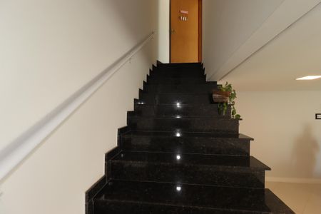 Apartamento à venda com 160m², 3 quartos e 2 vagasEscada