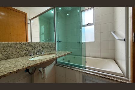 Apartamento à venda com 269m², 4 quartos e 3 vagas Apartamento à venda com 269m², 4 quartos e 3 vagasSuite 04 - Banheiro