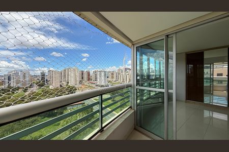 Apartamento à venda com 269m², 4 quartos e 3 vagas Apartamento à venda com 269m², 4 quartos e 3 vagasSuite 01 - Varanda