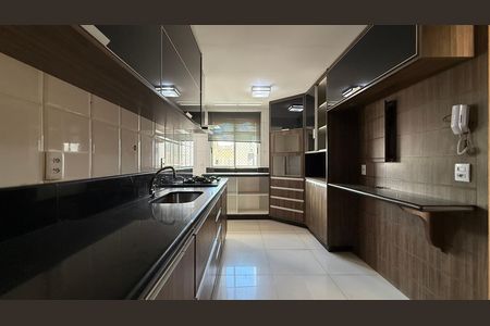 Apartamento à venda com 269m², 4 quartos e 3 vagas Apartamento à venda com 269m², 4 quartos e 3 vagasCozinha - Armários