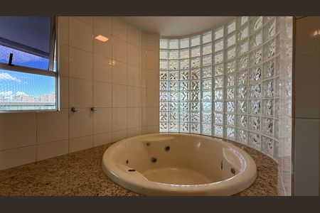 Apartamento à venda com 269m², 4 quartos e 3 vagas Apartamento à venda com 269m², 4 quartos e 3 vagasSuite 01 - Banheiro