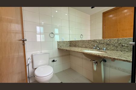 Apartamento à venda com 269m², 4 quartos e 3 vagas Apartamento à venda com 269m², 4 quartos e 3 vagasSuite 04 - Banheiro