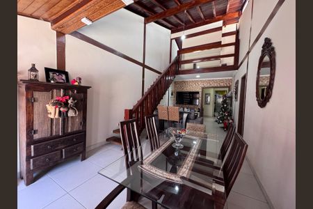 Sala de casa de condomínio para alugar com 5 quartos, 250m² em Recreio dos Bandeirantes, Rio de Janeiro