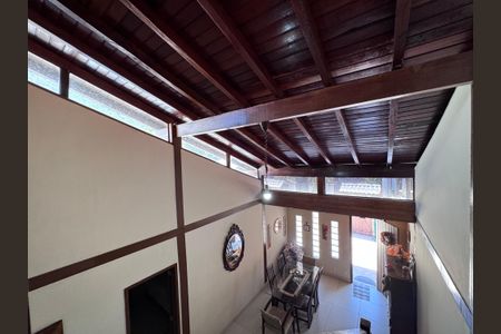 Casa de condomínio para alugar com 250m², 5 quartos e 2 vagas Casa de condomínio para alugar com 250m², 5 quartos e 2 vagasEscada - Vista de cima