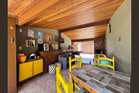 Casa de condomínio para alugar com 250m², 5 quartos e 2 vagas Casa de condomínio para alugar com 250m², 5 quartos e 2 vagasÁrea externa