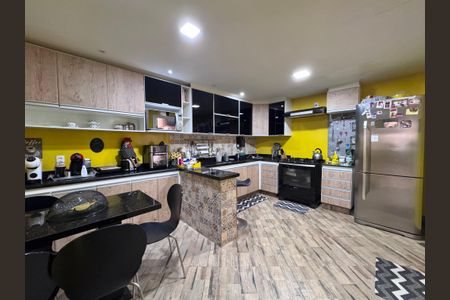 Casa de condomínio para alugar com 250m², 5 quartos e 2 vagas Casa de condomínio para alugar com 250m², 5 quartos e 2 vagasCozinha e Área de Serviço