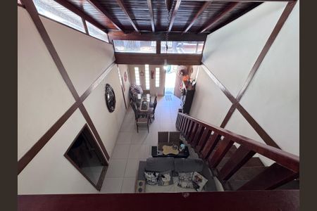 Casa de condomínio para alugar com 250m², 5 quartos e 2 vagas Casa de condomínio para alugar com 250m², 5 quartos e 2 vagasEscada