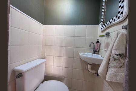 Casa de condomínio para alugar com 250m², 5 quartos e 2 vagas Casa de condomínio para alugar com 250m², 5 quartos e 2 vagasLavabo