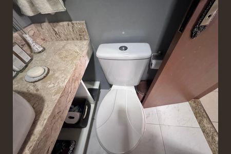 Casa de condomínio para alugar com 250m², 5 quartos e 2 vagas Casa de condomínio para alugar com 250m², 5 quartos e 2 vagasBanheiro Social