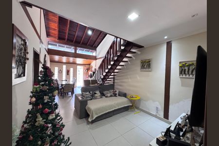 Sala de casa de condomínio para alugar com 5 quartos, 250m² em Recreio dos Bandeirantes, Rio de Janeiro