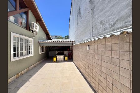 Casa de condomínio para alugar com 250m², 5 quartos e 2 vagas Casa de condomínio para alugar com 250m², 5 quartos e 2 vagasÁrea externa