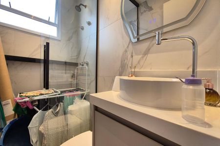 Apartamento à venda com 66m², 2 quartos e 1 vaga Apartamento à venda com 66m², 2 quartos e 1 vagaBanheiro