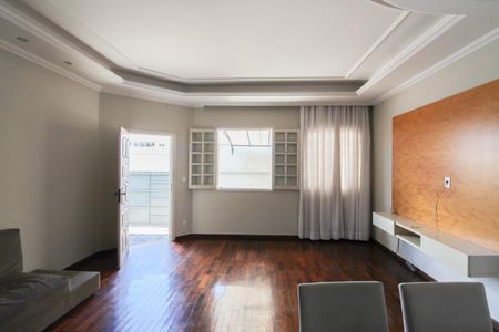 Sala de casa à venda com 3 quartos, 200m² em Santa Amelia, Belo Horizonte